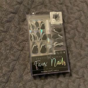 Pretty Woman Faux Nails